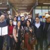 Autoridades del evento junto a asistentes al evento posan ante la cámara