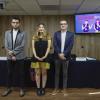 Autoridad del evento de pie en rueda de prensa