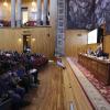 Autoridades del evento sentados en presidium frente a asistentes en auditorio
